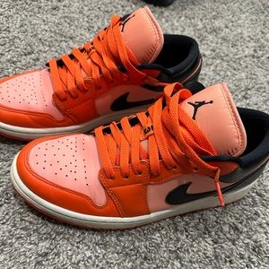 Women’s Jordan low se rush orange/black